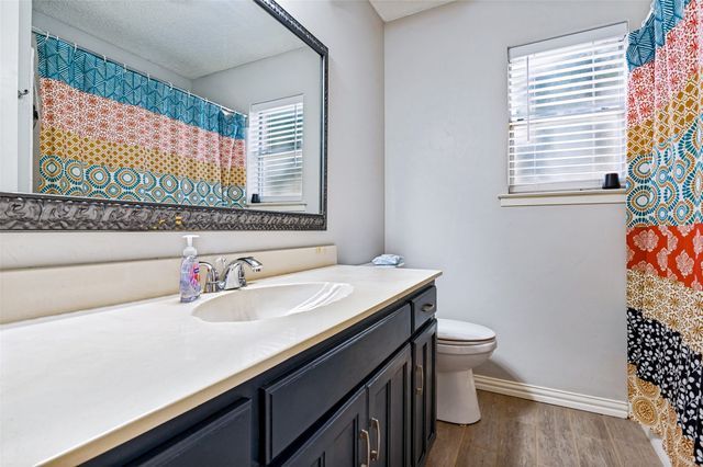4717 Oak Valley Drive, Arlington, TX 76016