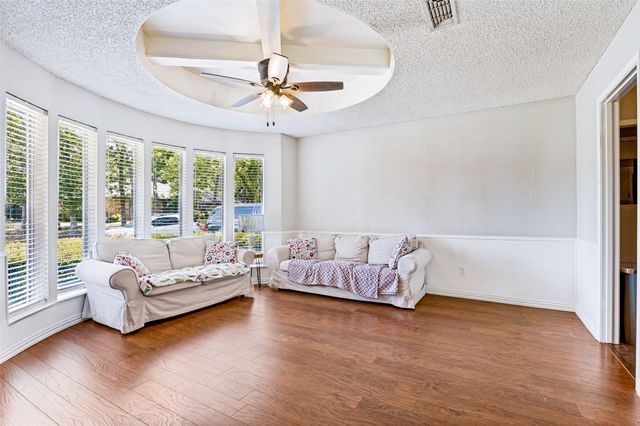 4717 Oak Valley Drive, Arlington, TX 76016