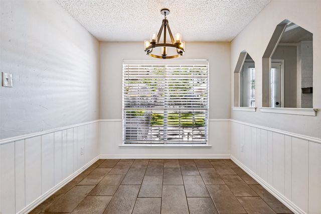 4717 Oak Valley Drive, Arlington, TX 76016