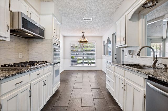 4717 Oak Valley Drive, Arlington, TX 76016