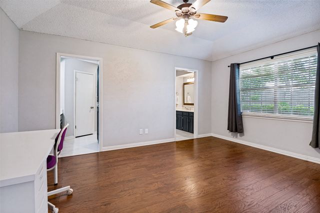 4717 Oak Valley Drive, Arlington, TX 76016