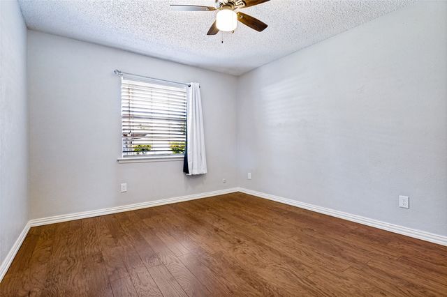 4717 Oak Valley Drive, Arlington, TX 76016