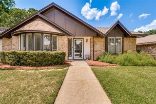 4717 Oak Valley Drive, Arlington, TX 76016