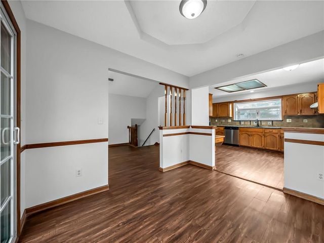 1302 Huntington Circle, Greenwood, MO 64034