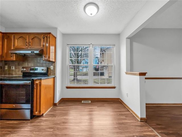 1302 Huntington Circle, Greenwood, MO 64034