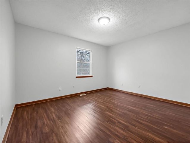 1302 Huntington Circle, Greenwood, MO 64034