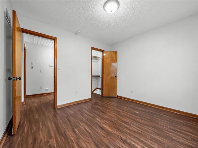 1302 Huntington Circle, Greenwood, MO 64034