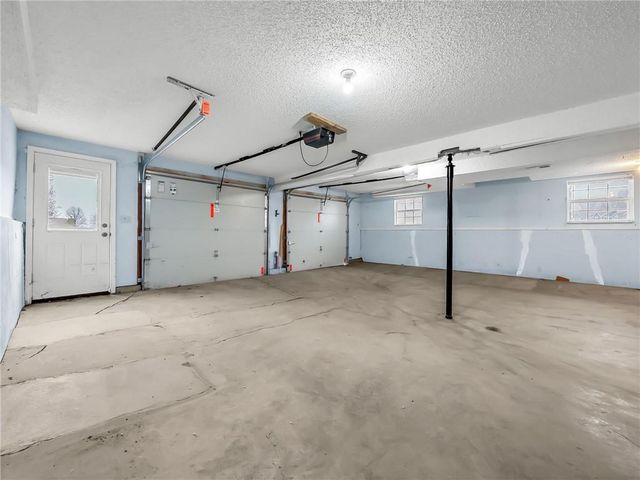 1302 Huntington Circle, Greenwood, MO 64034