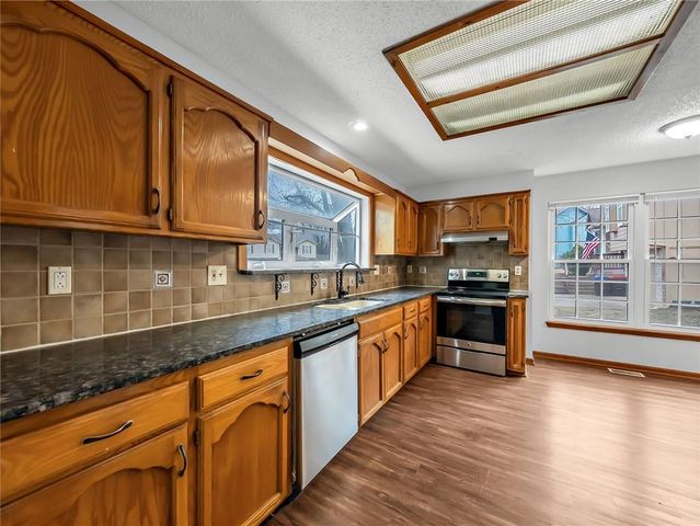 1302 Huntington Circle, Greenwood, MO 64034