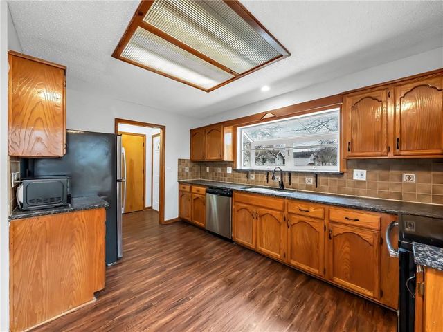 1302 Huntington Circle, Greenwood, MO 64034