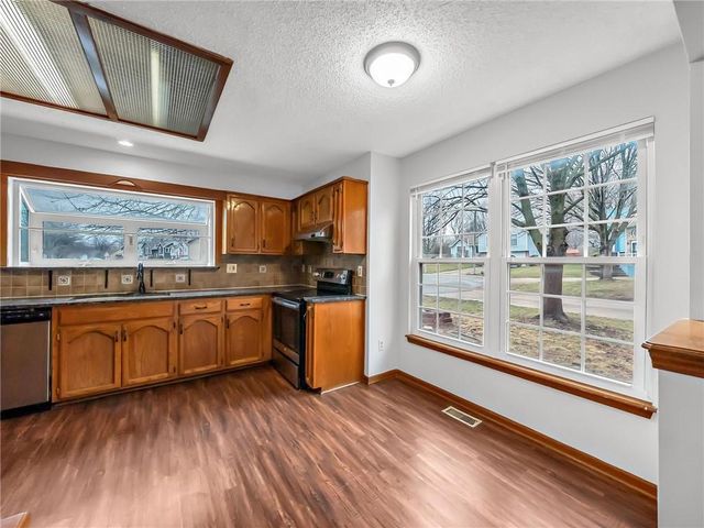 1302 Huntington Circle, Greenwood, MO 64034