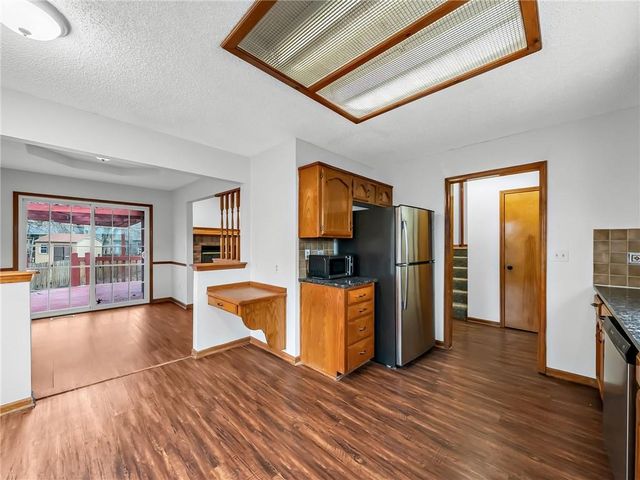 1302 Huntington Circle, Greenwood, MO 64034