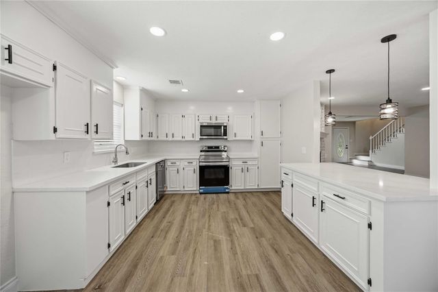 5702 Old Lodge Drive, Houston, TX 77066