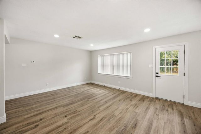 5702 Old Lodge Drive, Houston, TX 77066