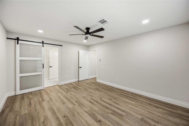 5702 Old Lodge Drive, Houston, TX 77066