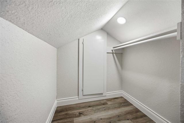5702 Old Lodge Drive, Houston, TX 77066