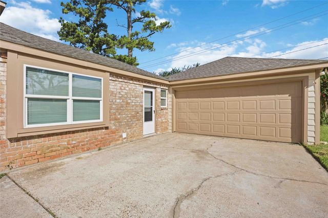 5702 Old Lodge Drive, Houston, TX 77066