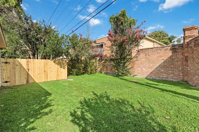 5702 Old Lodge Drive, Houston, TX 77066