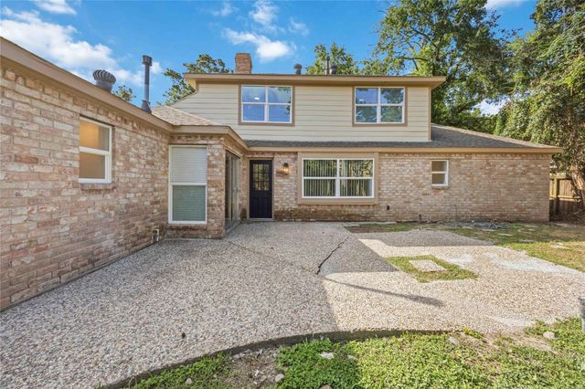 5702 Old Lodge Drive, Houston, TX 77066