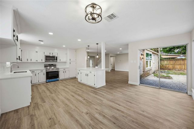 5702 Old Lodge Drive, Houston, TX 77066