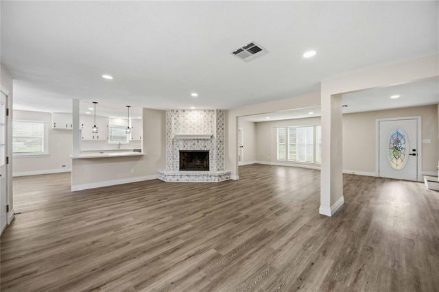 5702 Old Lodge Drive, Houston, TX 77066