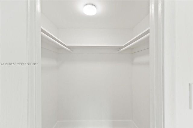 319 NE 14th Ave 201, Hallandale Beach, FL 33009