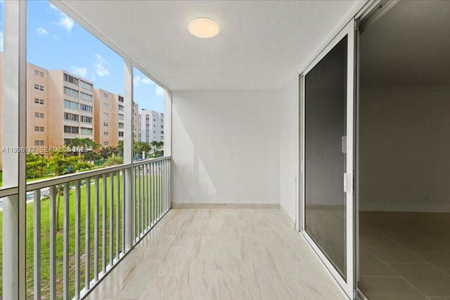 319 NE 14th Ave 201, Hallandale Beach, FL 33009