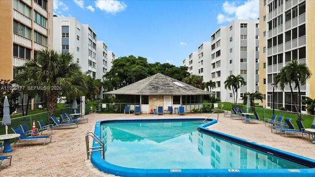 319 NE 14th Ave 201, Hallandale Beach, FL 33009