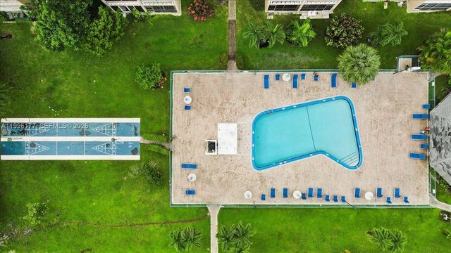 319 NE 14th Ave 201, Hallandale Beach, FL 33009