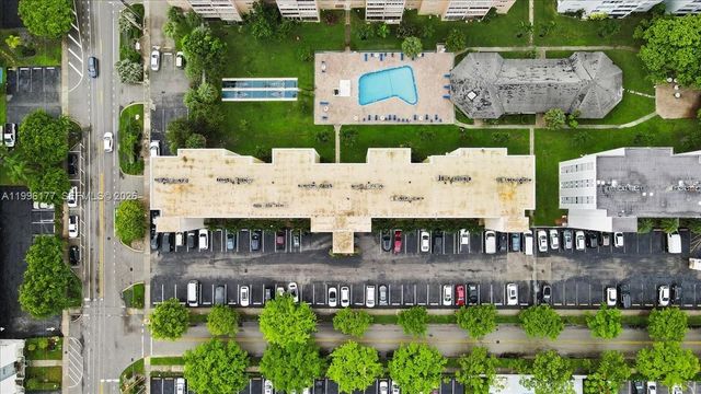 319 NE 14th Ave 201, Hallandale Beach, FL 33009