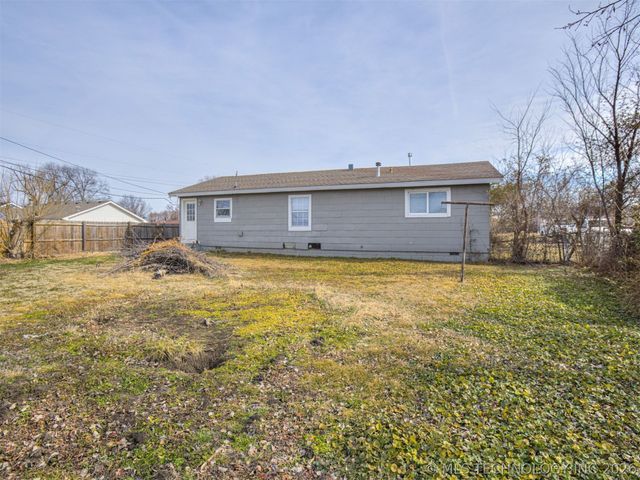 243 NE Elmhurst Avenue, Bartlesville, OK 74006
