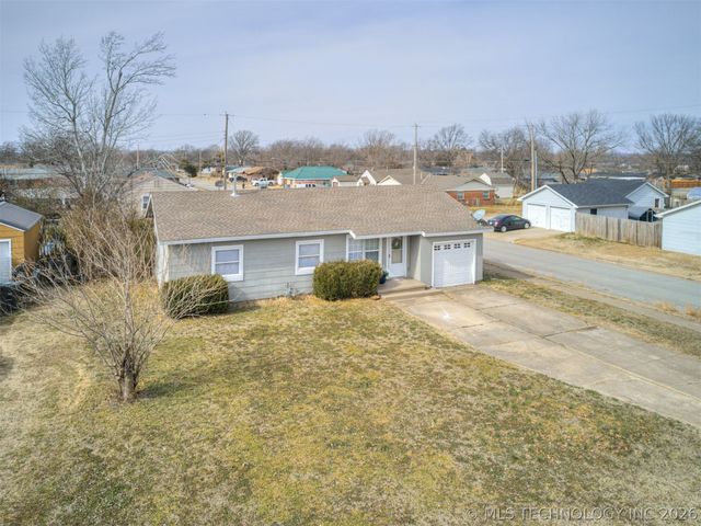 243 NE Elmhurst Avenue, Bartlesville, OK 74006