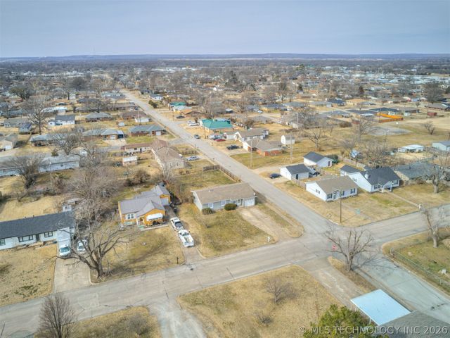 243 NE Elmhurst Avenue, Bartlesville, OK 74006