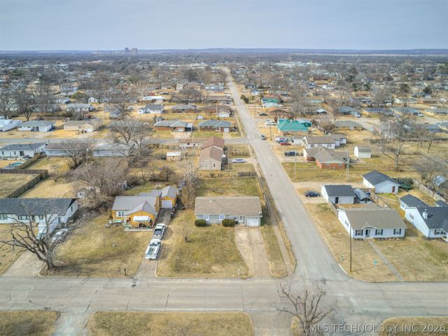 243 NE Elmhurst Avenue, Bartlesville, OK 74006