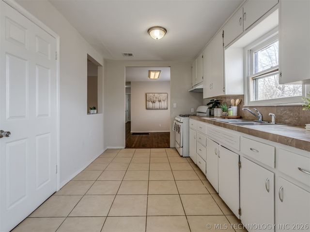 243 NE Elmhurst Avenue, Bartlesville, OK 74006