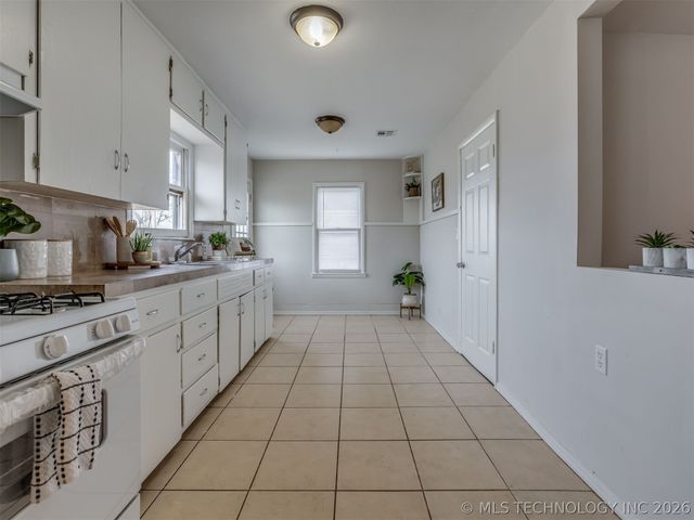 243 NE Elmhurst Avenue, Bartlesville, OK 74006