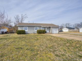 243 NE Elmhurst Avenue, Bartlesville, OK 74006