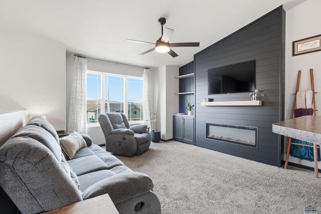 354 BIG BADGER DR, Box Elder, SD 57719