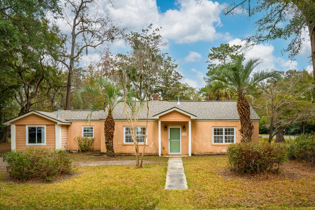 1202 Macqueen Avenue, Charleston, SC 29407