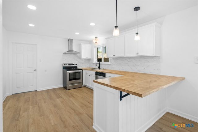 208 Eleanor Street, Victoria, TX 77904