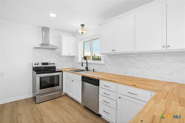 208 Eleanor Street, Victoria, TX 77904