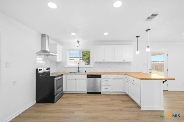 208 Eleanor Street, Victoria, TX 77904