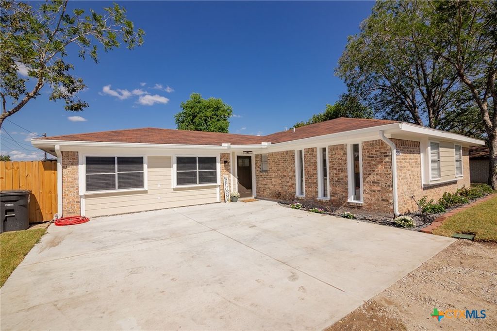 208 Eleanor Street, Victoria, TX 77904