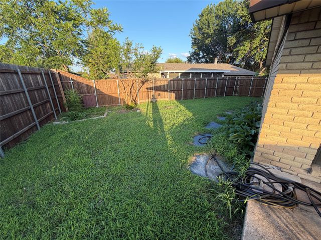 1849 Sandy Ridge Court, Carrollton, TX 75007