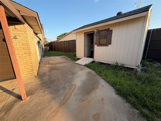1849 Sandy Ridge Court, Carrollton, TX 75007
