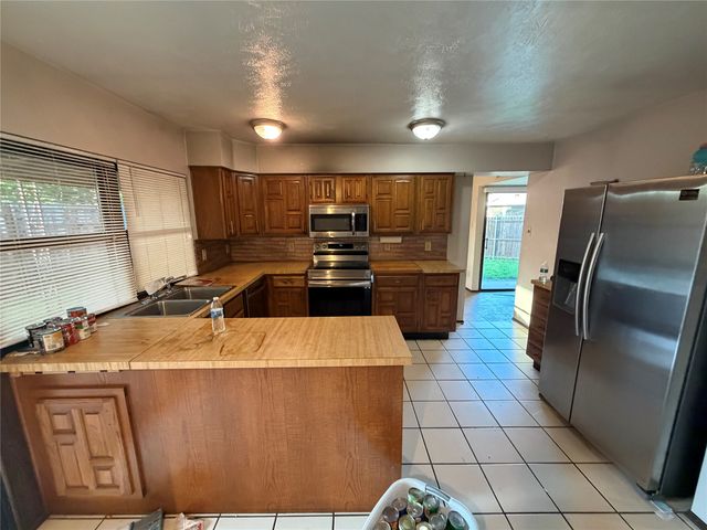 1849 Sandy Ridge Court, Carrollton, TX 75007