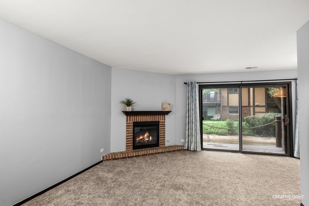 835 Farnham Lane D, Wheaton, IL 60189 — photo 2