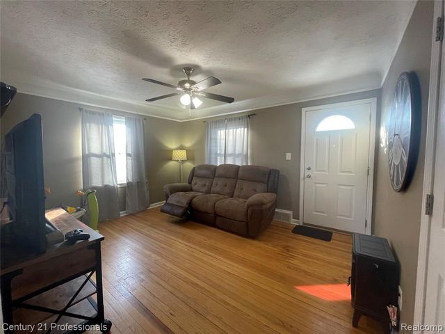 4815 Mildred Street, Wayne, MI 48184