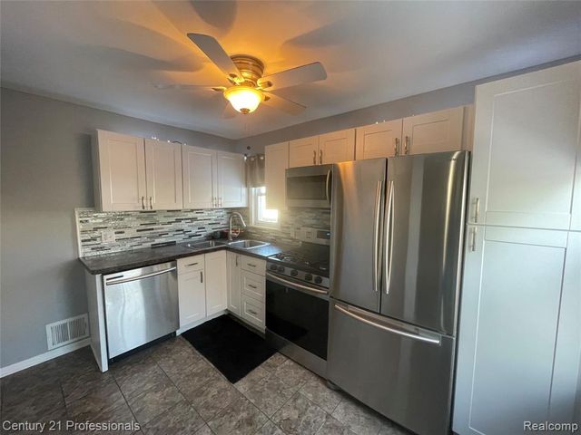 4815 Mildred Street, Wayne, MI 48184