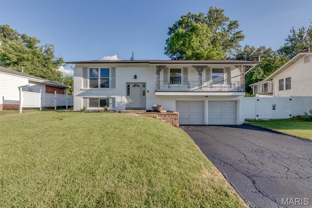 11114 Torigney Drive, St Louis, MO 63126